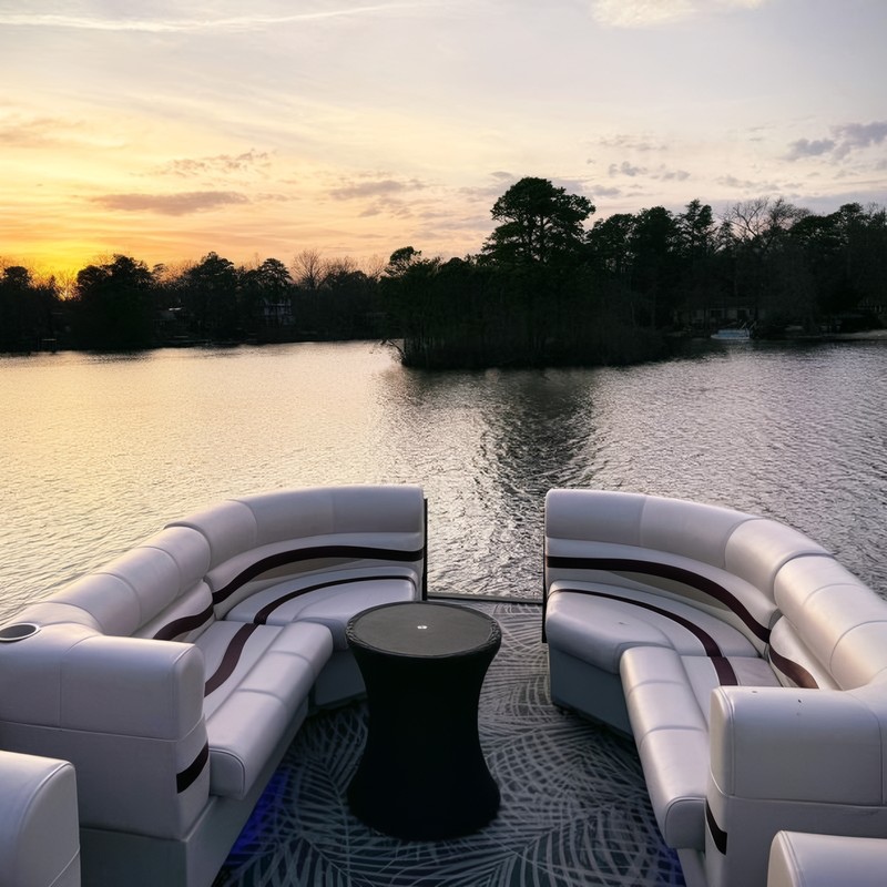 square-corner-boat-seat-built-in-storage-detail